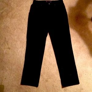 Gloria Vanderbilt Ladies black jeans Inseam 30”!